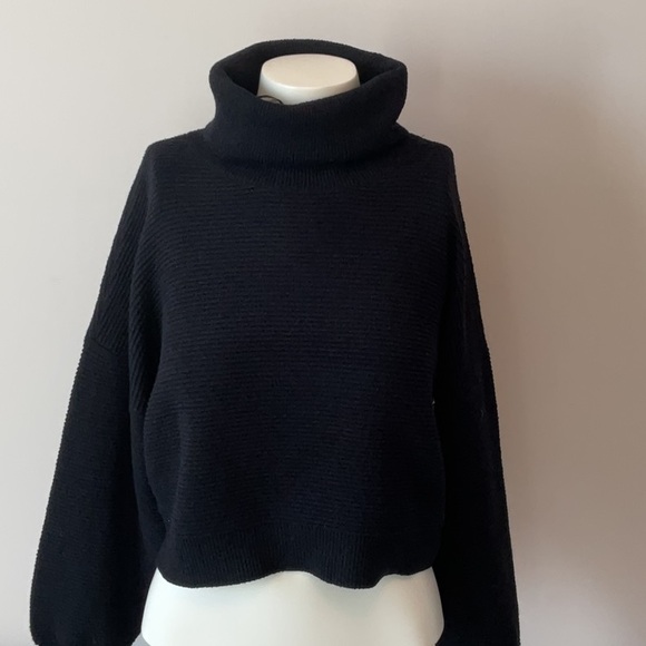 Noa Noa Cropped Turtleneck Sweater - Picture 2 of 7